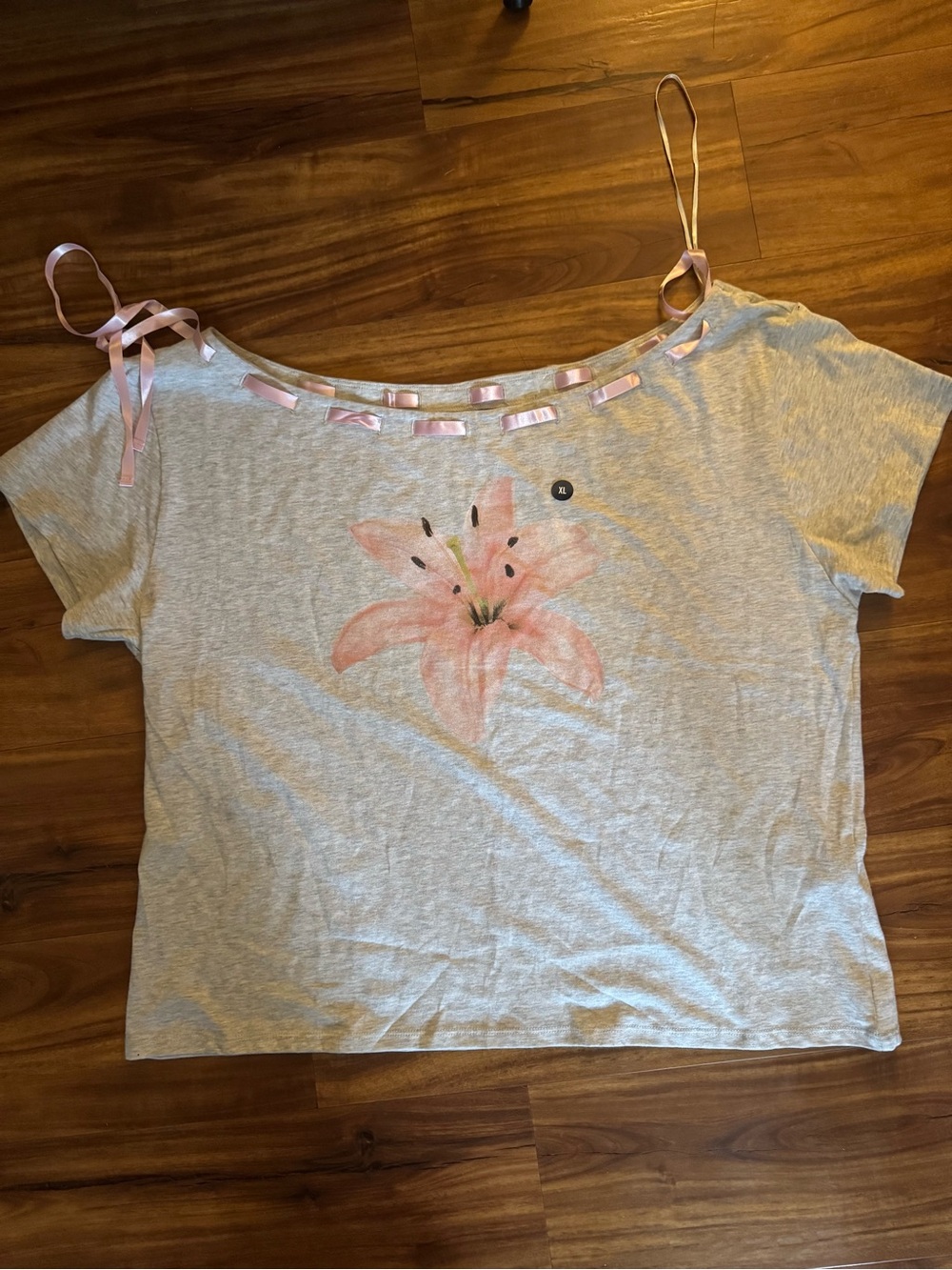 Hollister Light Gray Tee with Pink Lily and Ribbon Straps NWOT